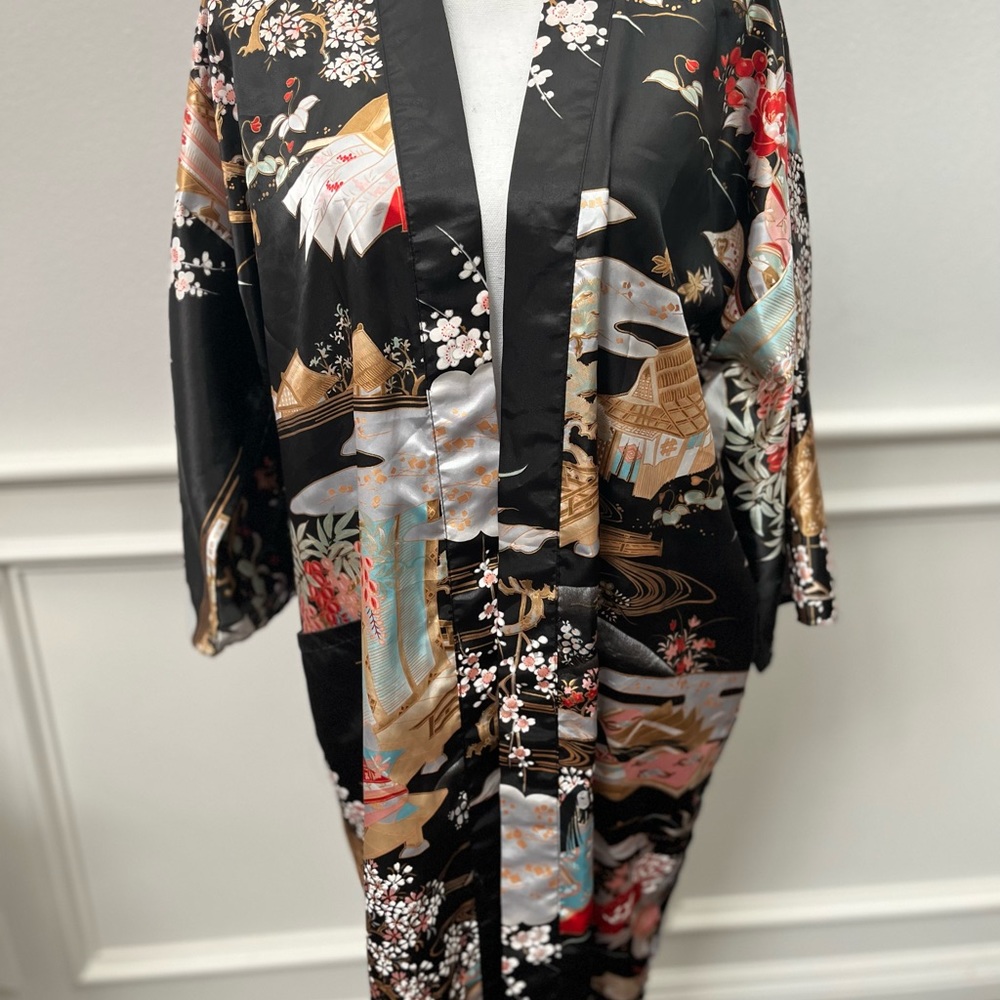 ICHiBan Vintage Black Kimono  Robe